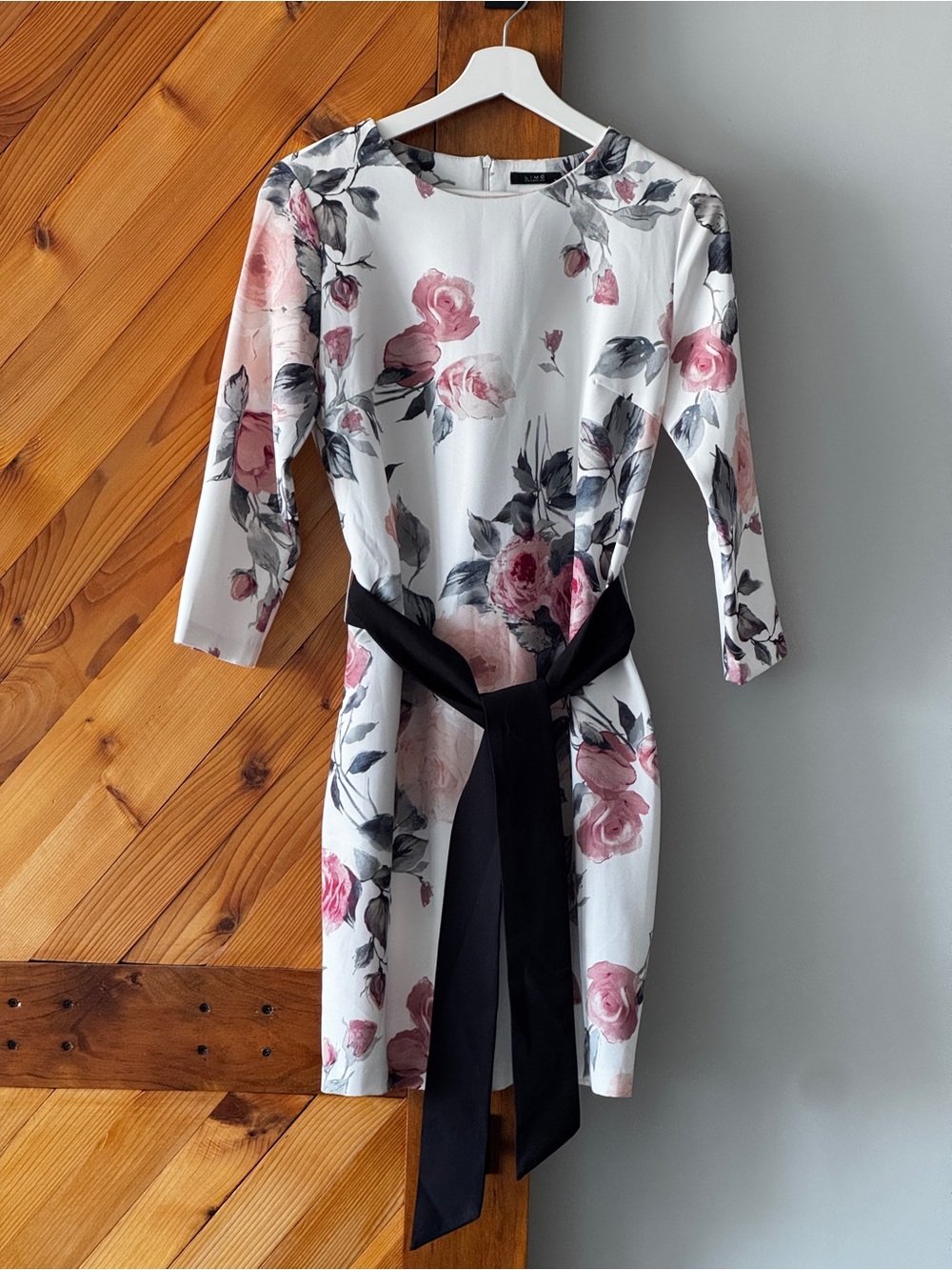White Floral Belted Dress Women’s Small Rose Print